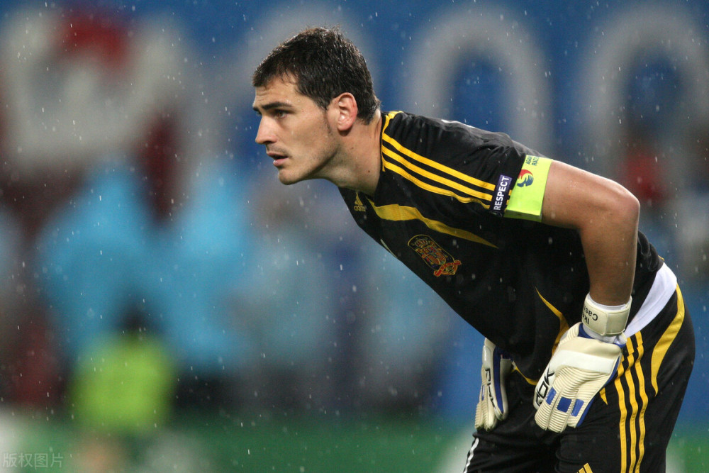 里程碑夜武汉三镇豪取连胜；欧冠赛后刷纪录；信心回归；临场指挥获称赞(临清十三鹰全部人照片)